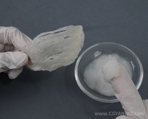 燕窝开始刷胶